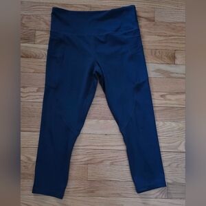 ZYIA Active Women's 6-8 Medium Navy Light N Tight High Rise Capri Leggings